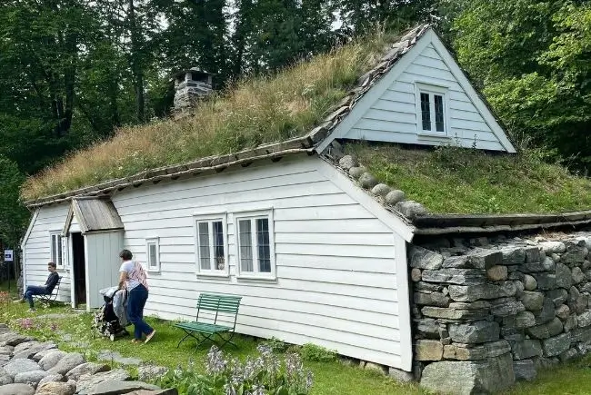 House with green roofing.(33)