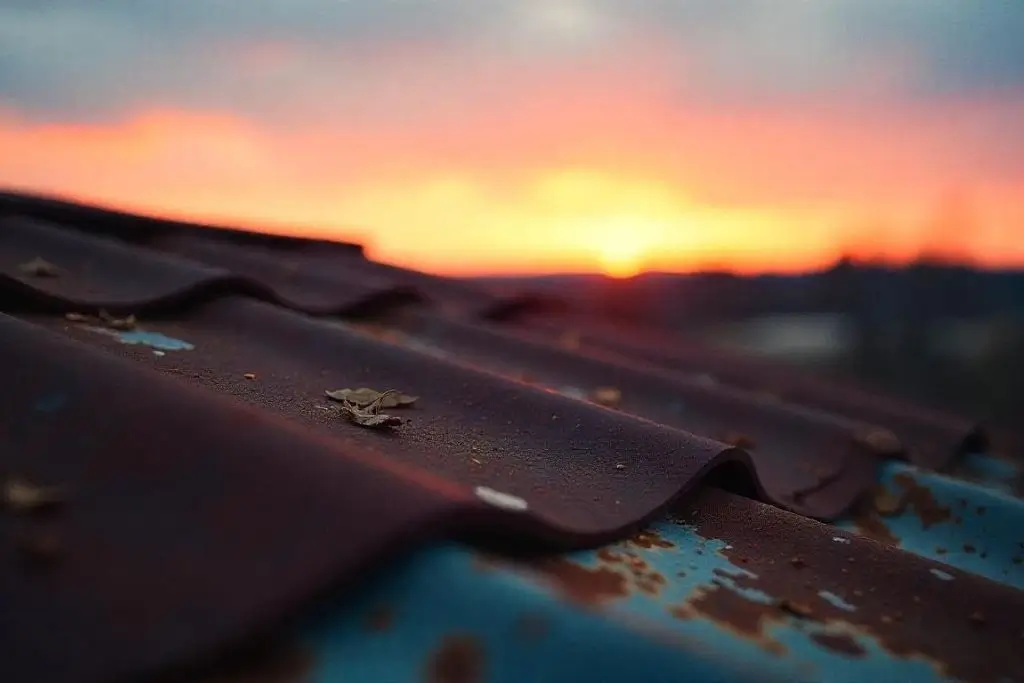 5 easy ways to get rid of rust on metal roofs