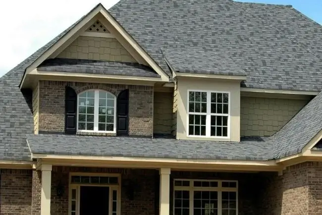 house with an ashpalt shingle roof